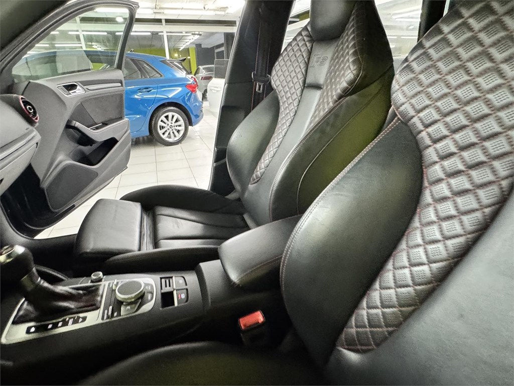 Foto 32 AUDI RS3 
