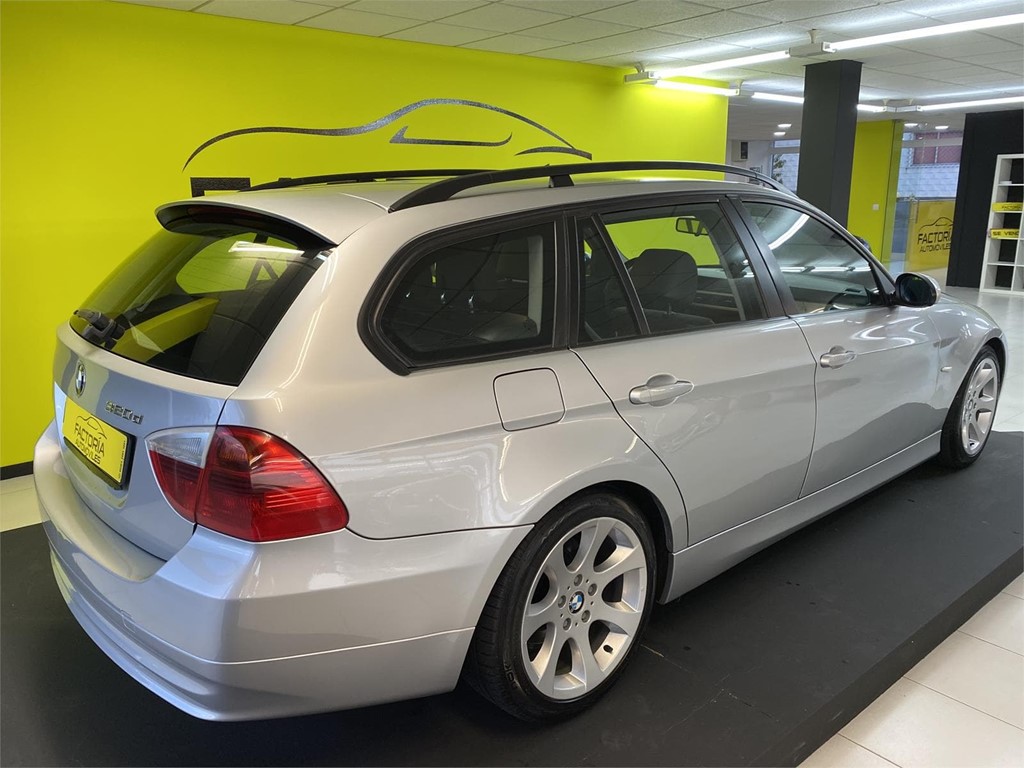 Foto 24 BMW 320 TOURING 