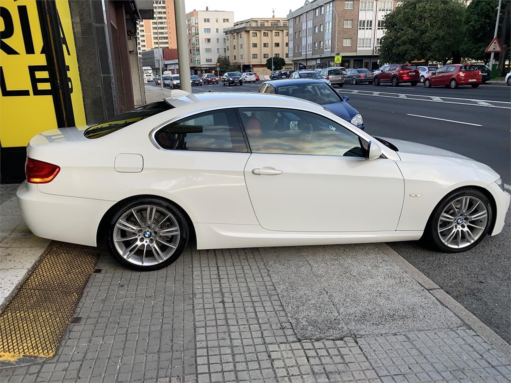 Foto 20 BMW 330 COUPE