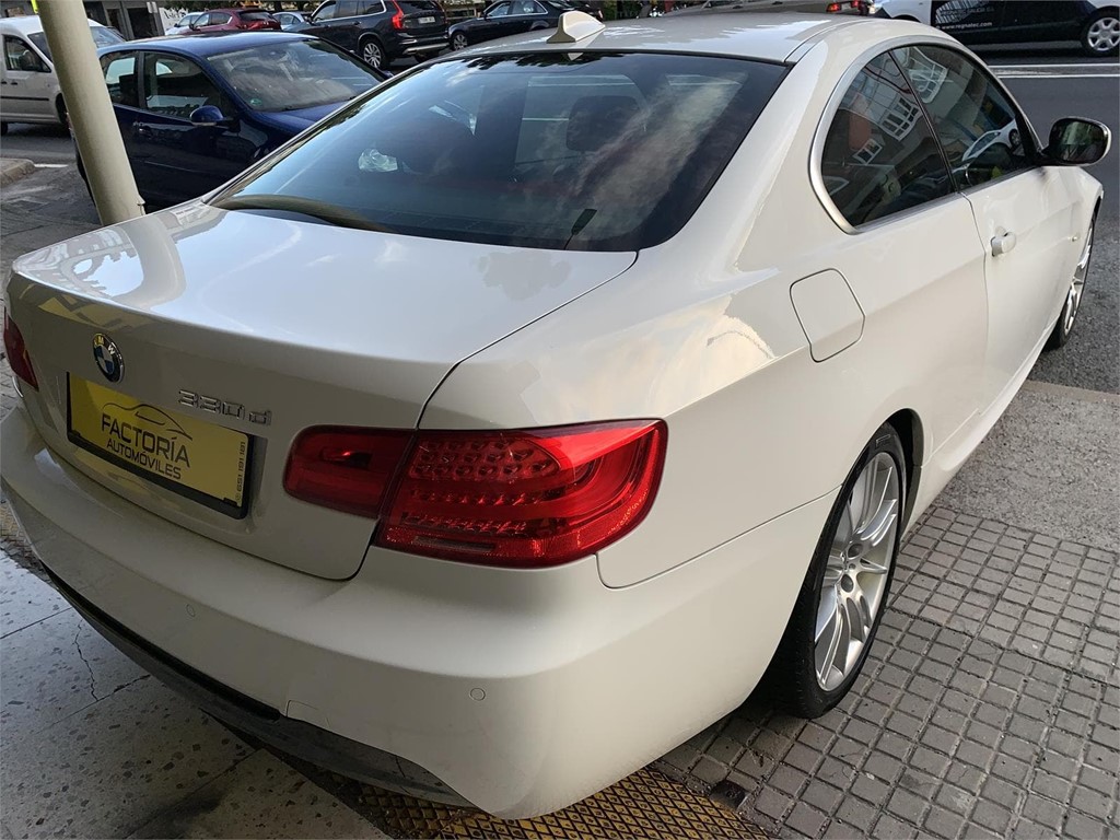 Foto 22 BMW 330 COUPE