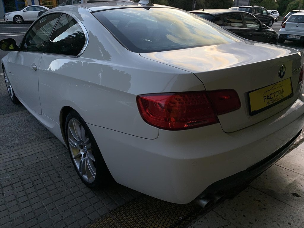 Foto 23 BMW 330 COUPE