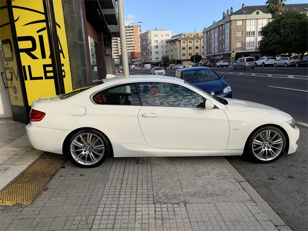 Foto 4 BMW 330 COUPE