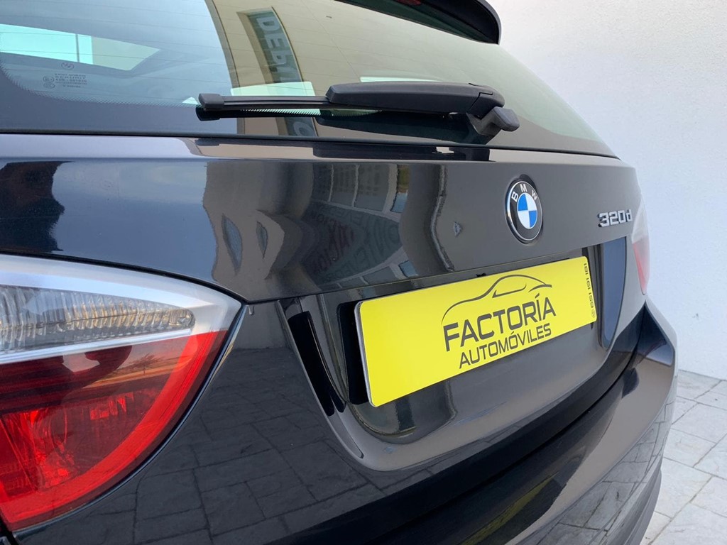 Foto 25 BMW Serie 3 320D Touring