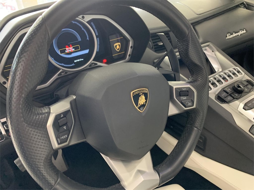 Foto 4 LAMBORGUINI AVENTADOR LP700