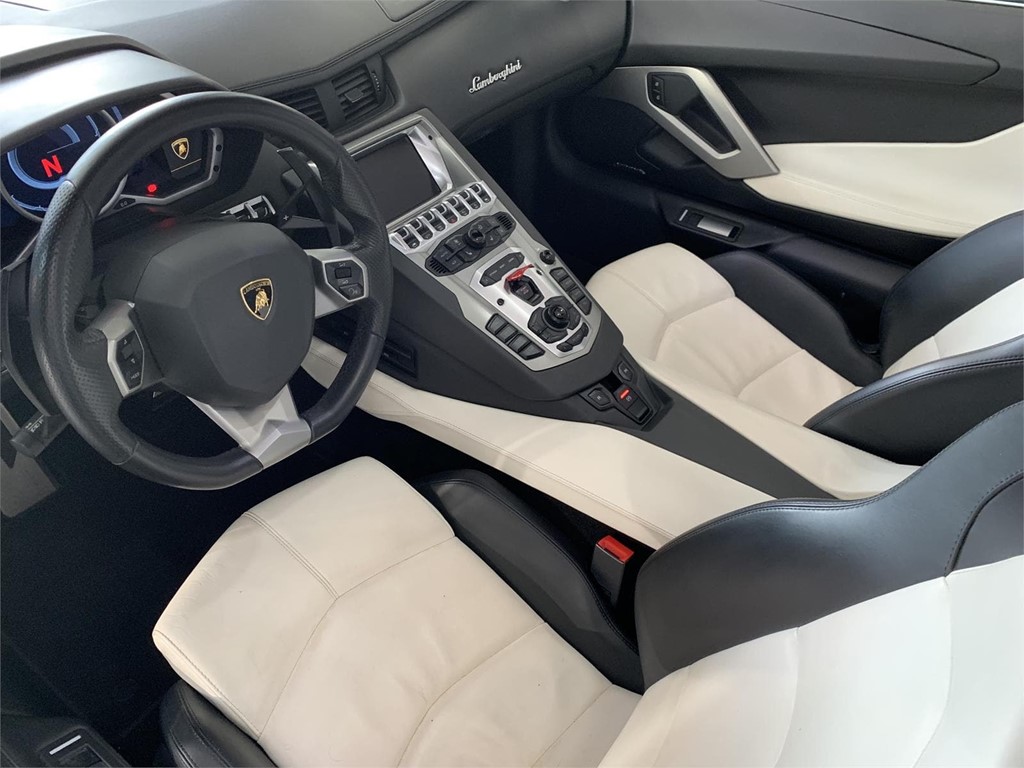 Foto 5 LAMBORGUINI AVENTADOR LP700
