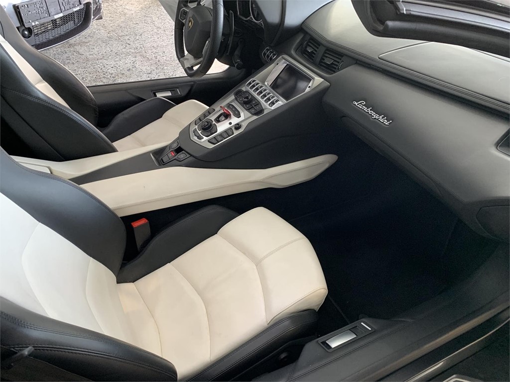 Foto 7 LAMBORGUINI AVENTADOR LP700