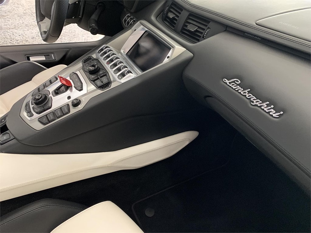 Foto 9 LAMBORGUINI AVENTADOR LP700