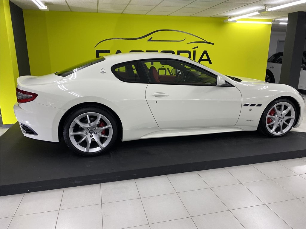 Foto 18 MASERATTI GRANTURISMO