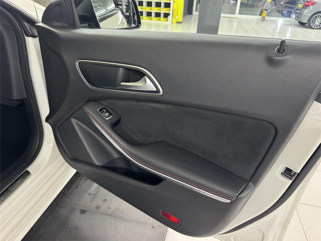 Foto 14 MERCEDES CLA 220 d AMG 