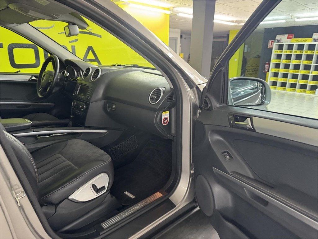 Foto 26 MERCEDES ML 320 