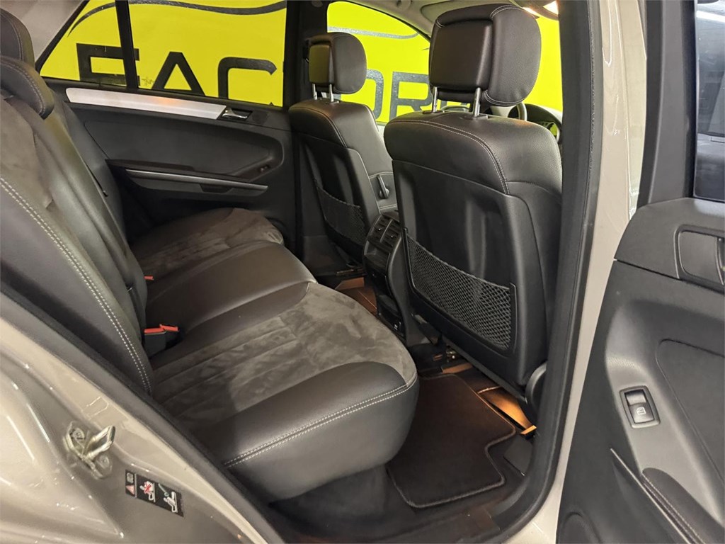 Foto 29 MERCEDES ML 320 