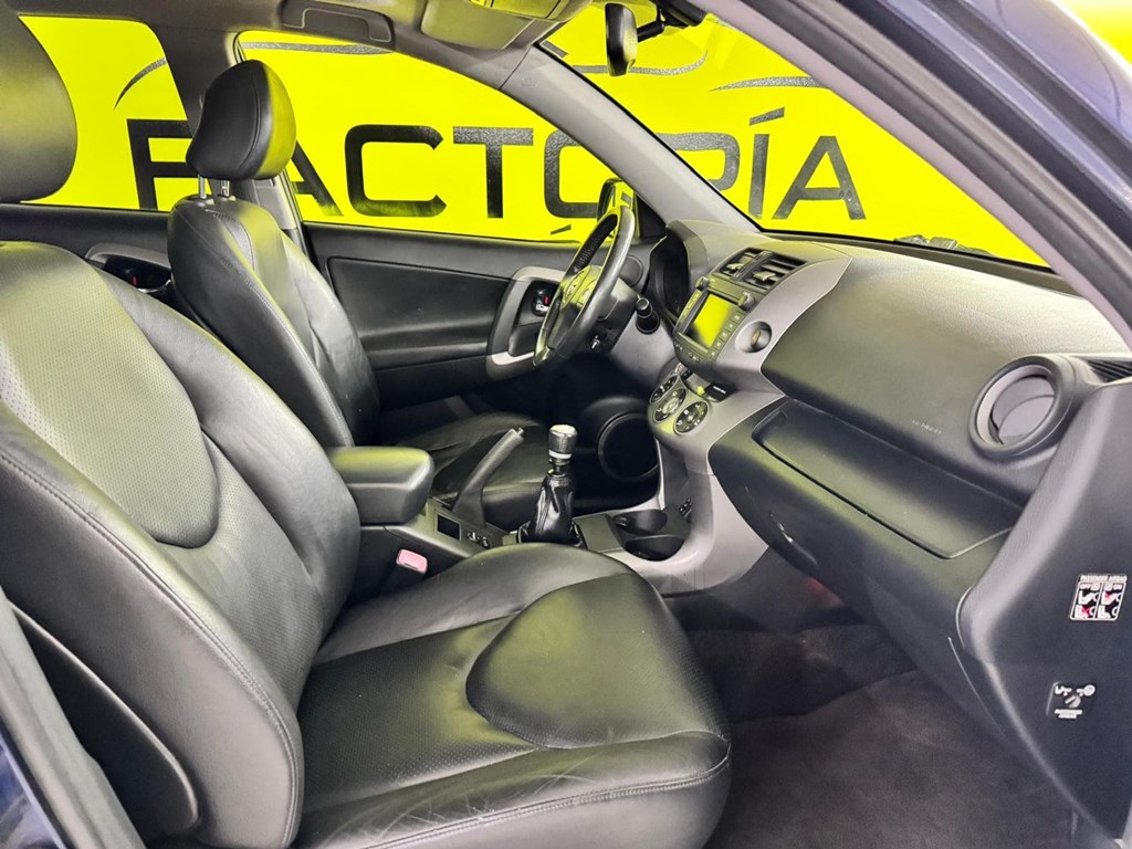 Foto 37 TOYOTA Rav4 2.2 D4D 177cv Premium