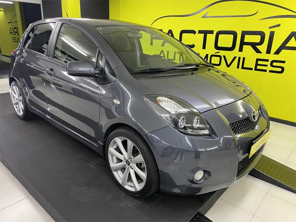Foto 1 TOYOTA YARIS