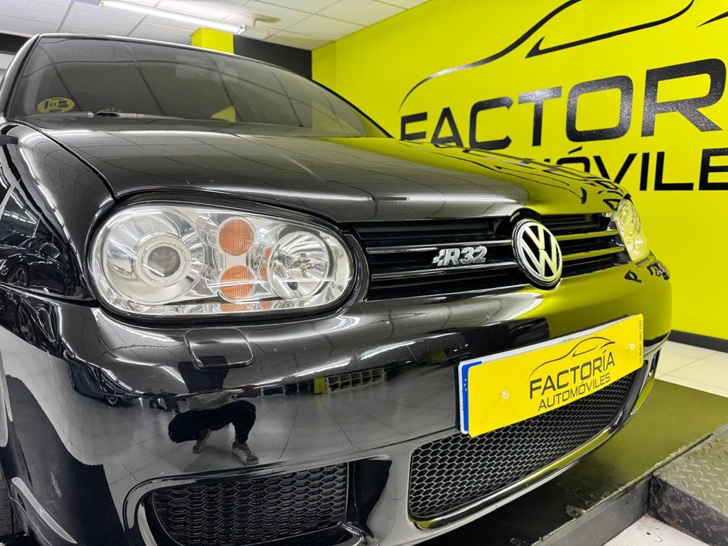 Foto 19 VOLKSWAGEN Golf 3.2 R32 4motion