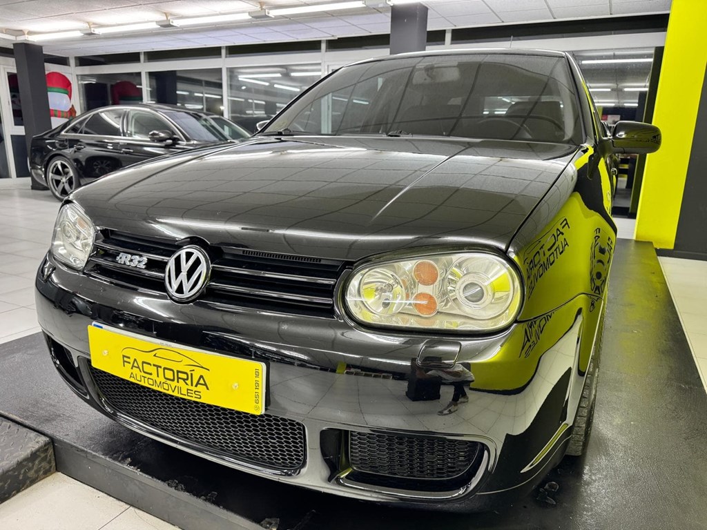 Foto 24 VOLKSWAGEN Golf 3.2 R32 4motion