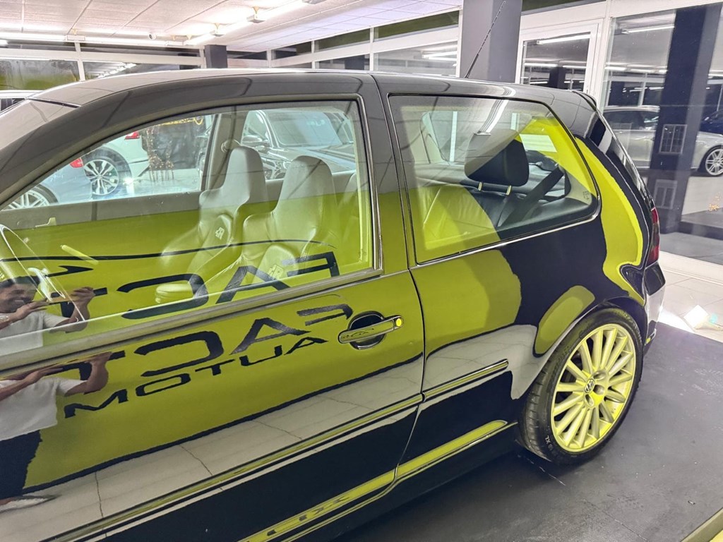 Foto 27 VOLKSWAGEN Golf 3.2 R32 4motion