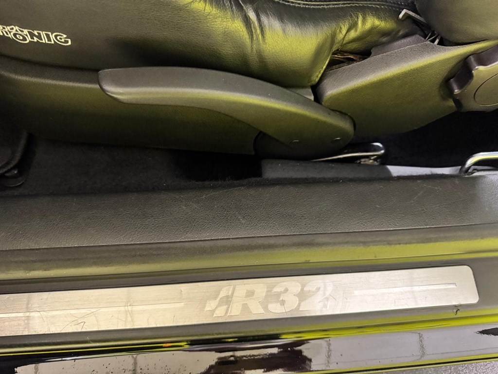 Foto 29 VOLKSWAGEN Golf 3.2 R32 4motion