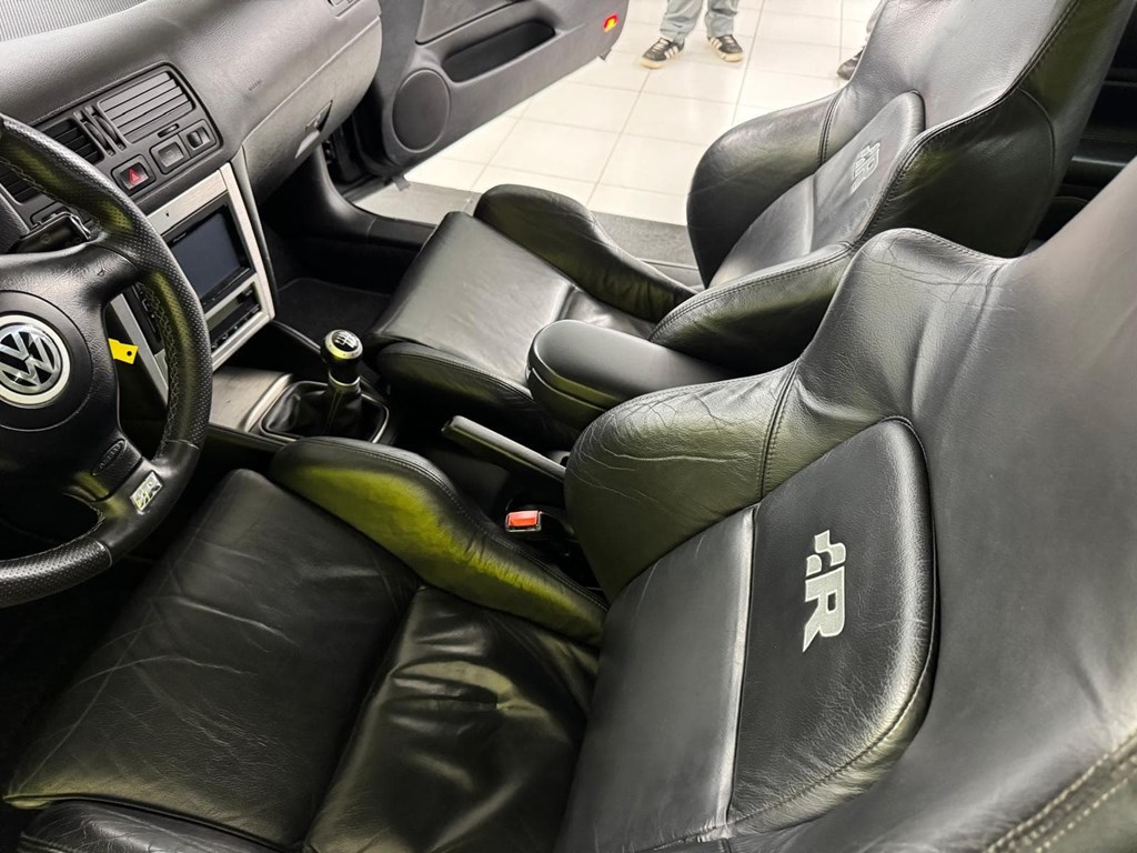 Foto 32 VOLKSWAGEN Golf 3.2 R32 4motion