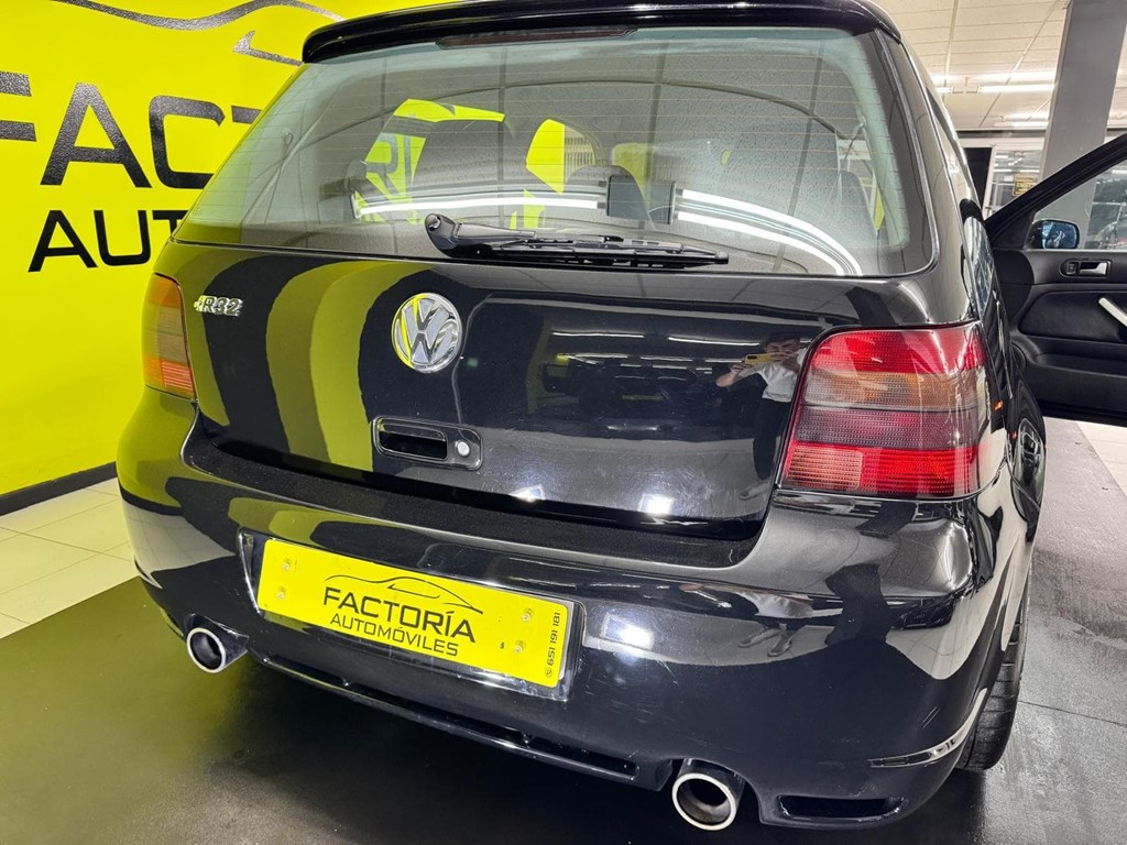 Foto 34 VOLKSWAGEN Golf 3.2 R32 4motion