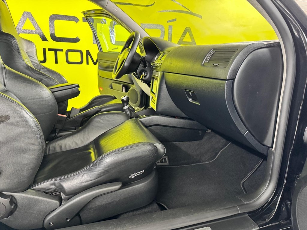 Foto 36 VOLKSWAGEN Golf 3.2 R32 4motion