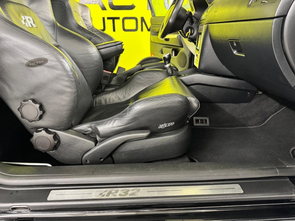 Foto 38 VOLKSWAGEN Golf 3.2 R32 4motion