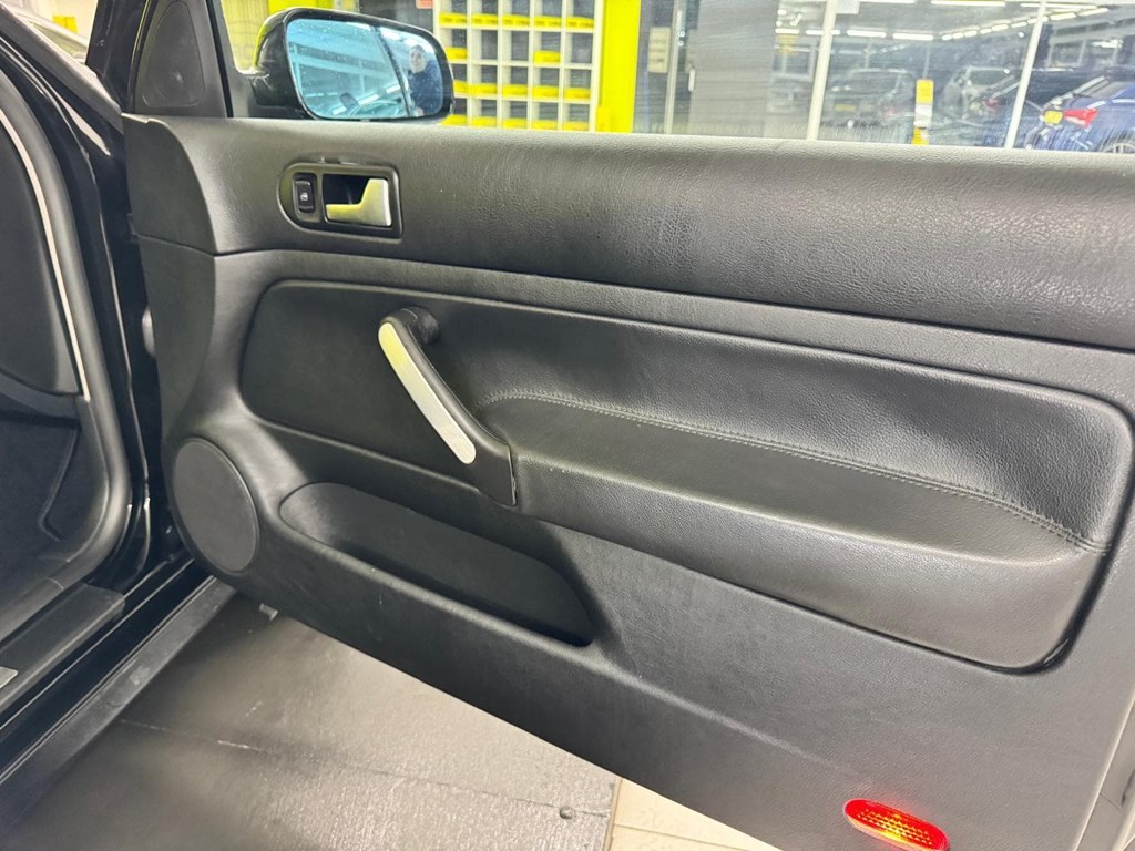 Foto 39 VOLKSWAGEN Golf 3.2 R32 4motion