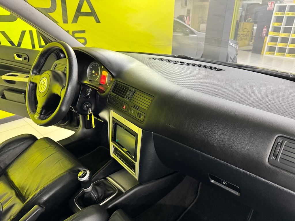 Foto 40 VOLKSWAGEN Golf 3.2 R32 4motion