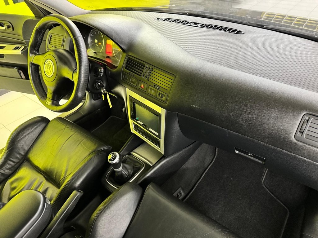 Foto 41 VOLKSWAGEN Golf 3.2 R32 4motion