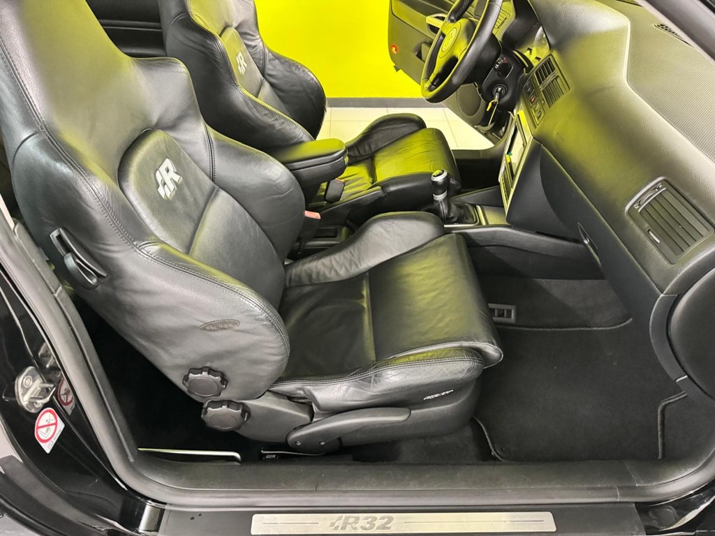 Foto 43 VOLKSWAGEN Golf 3.2 R32 4motion