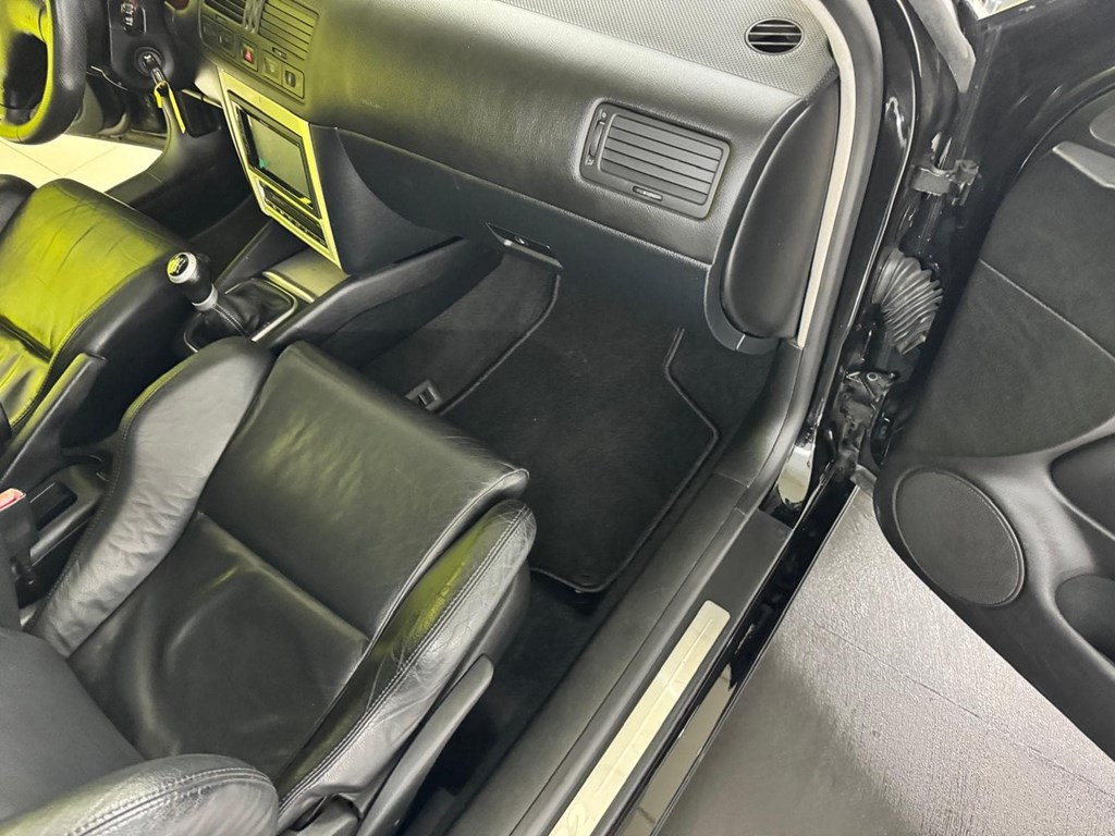 Foto 44 VOLKSWAGEN Golf 3.2 R32 4motion