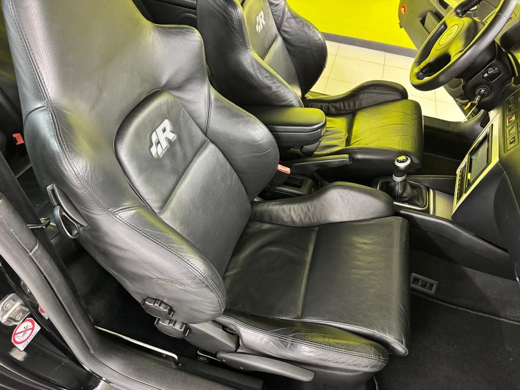 Foto 48 VOLKSWAGEN Golf 3.2 R32 4motion