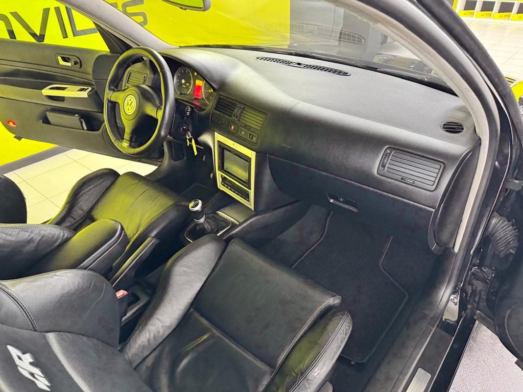 Foto 49 VOLKSWAGEN Golf 3.2 R32 4motion