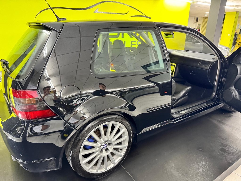 Foto 50 VOLKSWAGEN Golf 3.2 R32 4motion
