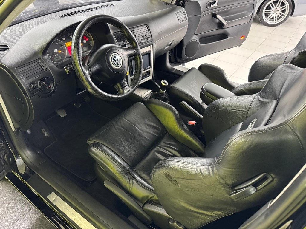 Foto 6 VOLKSWAGEN Golf 3.2 R32 4motion