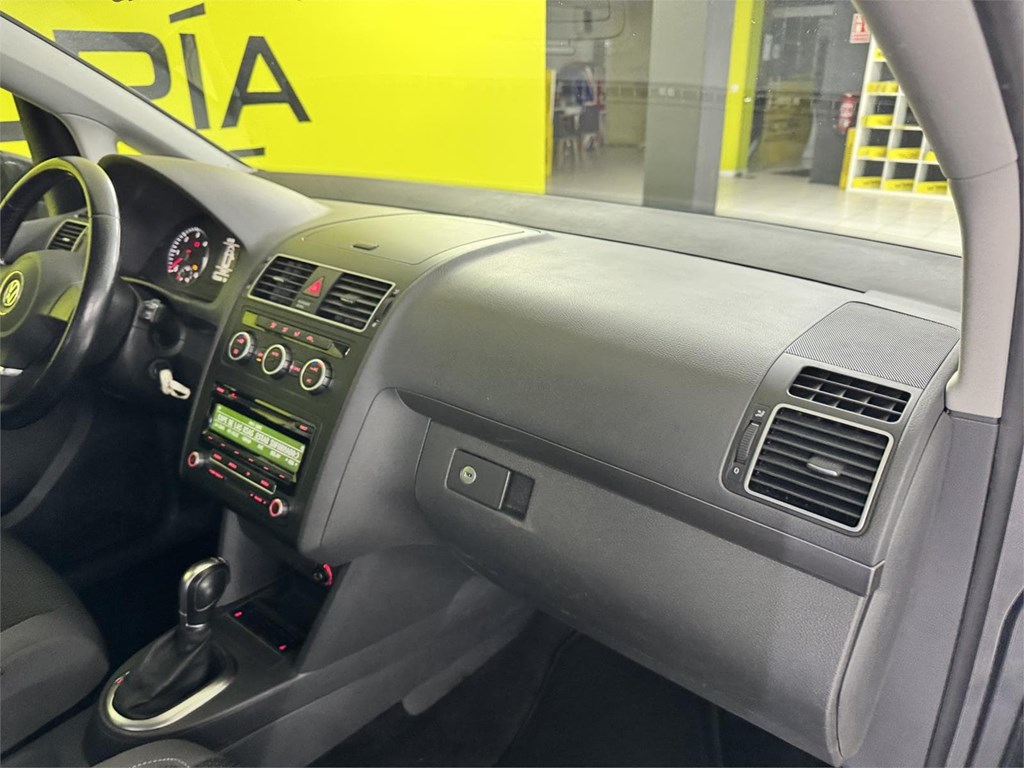 Foto 24 VOLKSWAGEN TOURAN