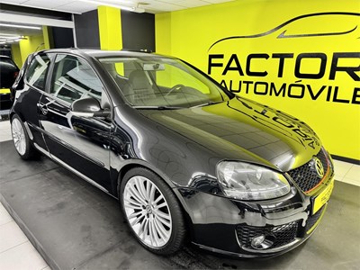 VOLSKWAGEN GOLF