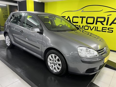 VOLSKWAGEN GOLF