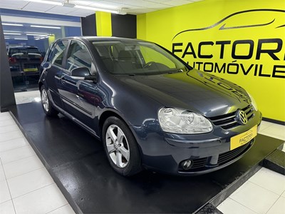 VOLSKWAGEN GOLF