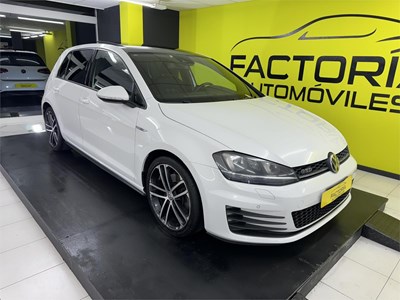 VOLSKWAGEN GOLF