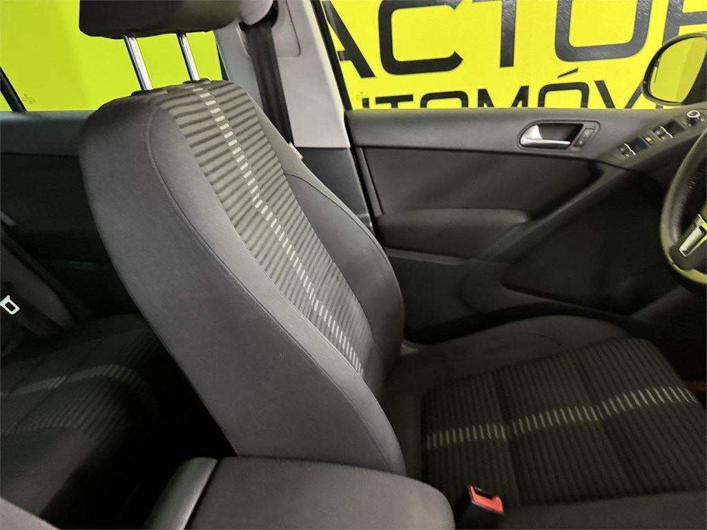 Foto 24 VOLSKWAGEN TIGUAN