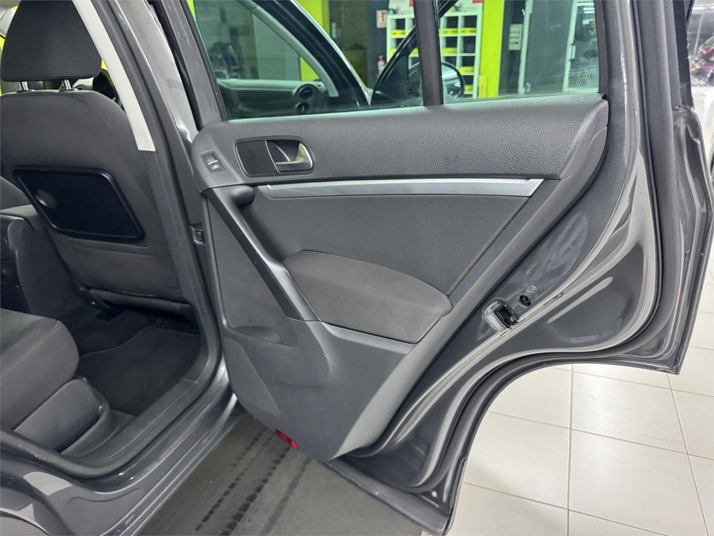 Foto 24 VOLSKWAGEN TIGUAN